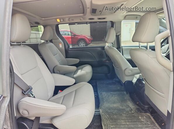 5TDDZ3DC6JS189331 2018 TOYOTA SIENNA Gray Widok wnętrza z tyłu