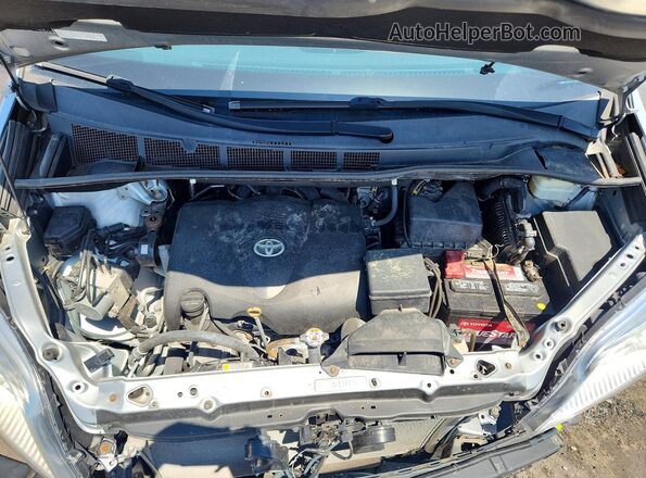 5TDDZ3DC7KS214853 2019 TOYOTA SIENNA Silver Engine compartment view