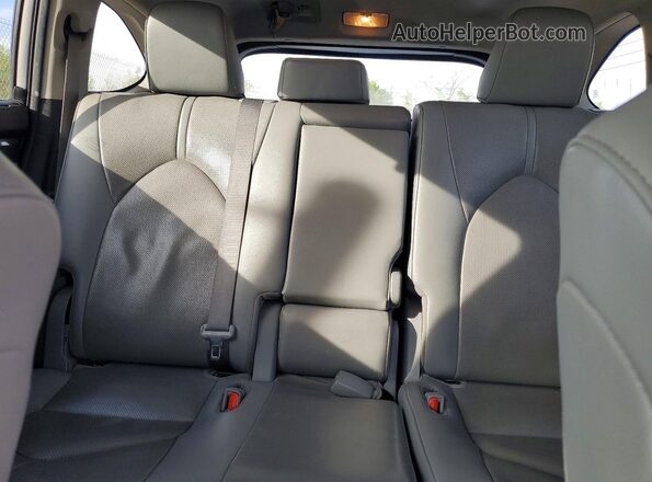 5TDDZRBH2LS045053 2020 TOYOTA HIGHLANDER Silver Вид задніх сидінь