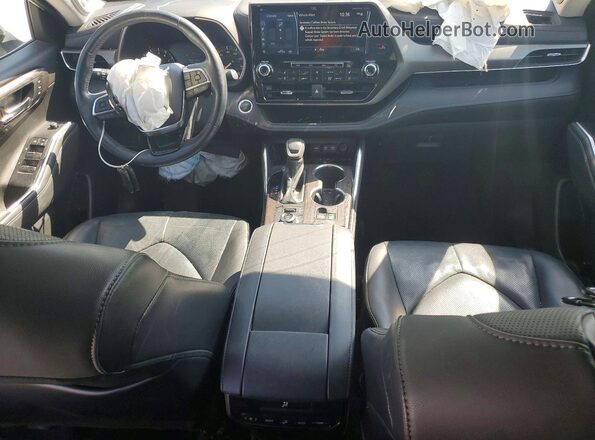 5TDDZRBH8MS068404 2021 TOYOTA HIGHLANDER Белый Вид панели приборов