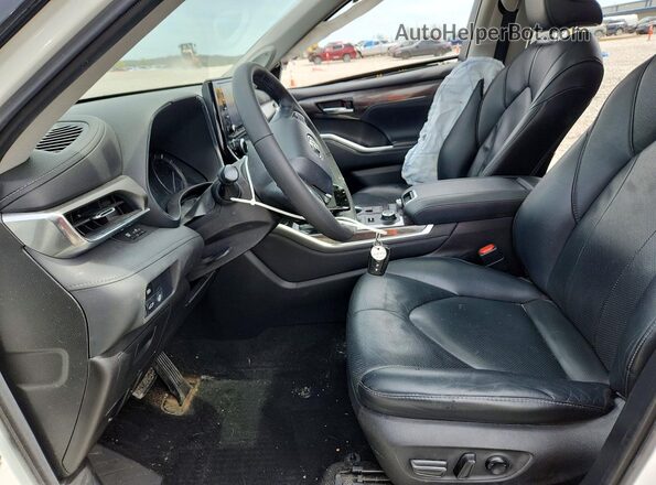 5TDDZRBH8MS141576 2021 TOYOTA HIGHLANDER White Front interior view
