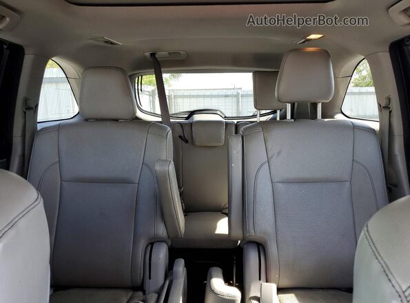 5TDDZRFH0JS900498 2018 TOYOTA HIGHLANDER Gray Rear seats view
