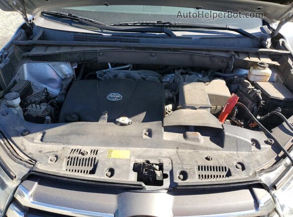 5TDDZRFH2JS824072 2018 TOYOTA HIGHLANDER Silver Engine compartment view