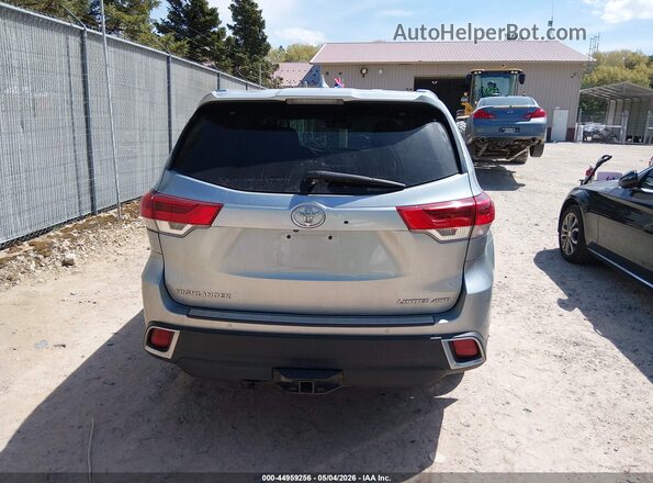 5TDDZRFH3JS835663 2018 TOYOTA LIMITED Серебряный 