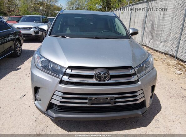 5TDDZRFH3JS835663 2018 TOYOTA LIMITED Серебряный Вид щитка приборов