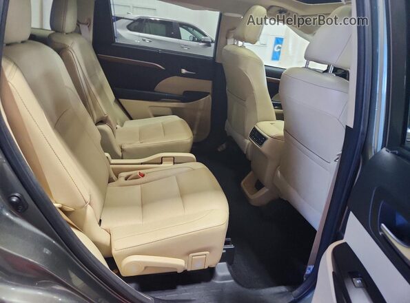 5TDDZRFH4JS815129 2018 TOYOTA HIGHLANDER Green Widok wnętrza z tyłu