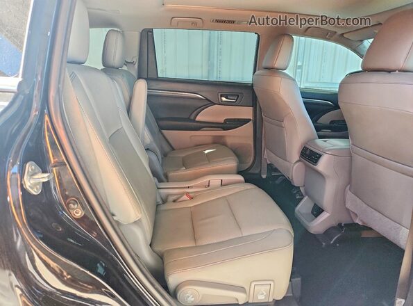 5TDDZRFH4JS853928 2018 TOYOTA HIGHLANDER Black Вид задньої частини салону