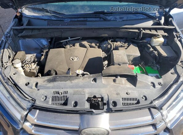 5TDDZRFH7JS911398 2018 TOYOTA HIGHLANDER Blue Widok komory silnika