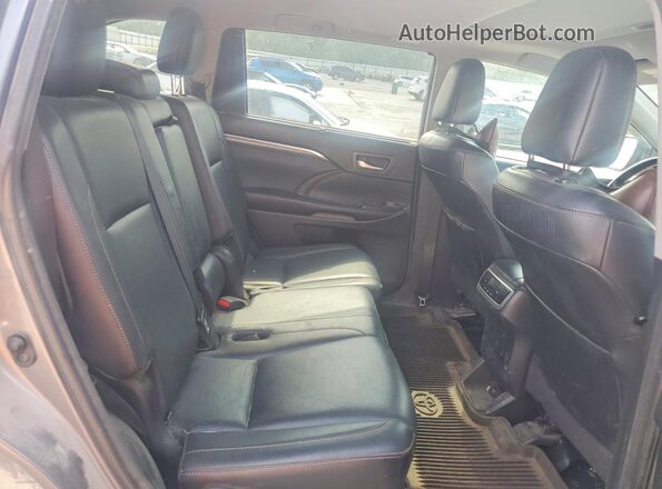 5TDDZRFH9JS808709 2018 TOYOTA HIGHLANDER Gray Rear interior view
