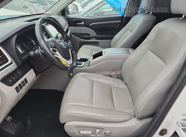 5TDDZRFHXJS913226 2018 TOYOTA HIGHLANDER Белый Вид салона спереди