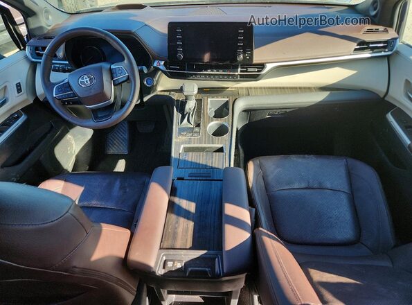 5TDESKFC6RS151884 2024 TOYOTA SIENNA Синий Вид панели приборов