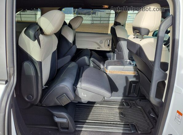 5TDESKFC6SS197379 2025 TOYOTA SIENNA White Rear interior view