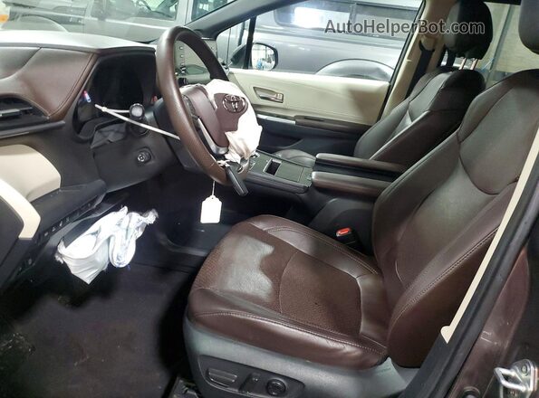 5TDESKFC8MS030590 2021 TOYOTA SIENNA White Front interior view