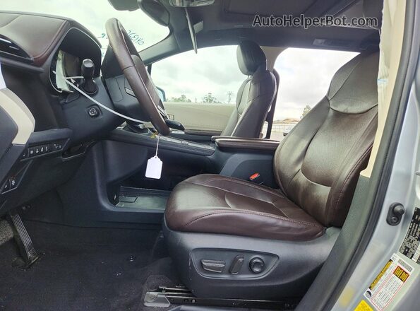 5TDESKFC9PS081293 2023 TOYOTA SIENNA Серебряный Вид салона спереди