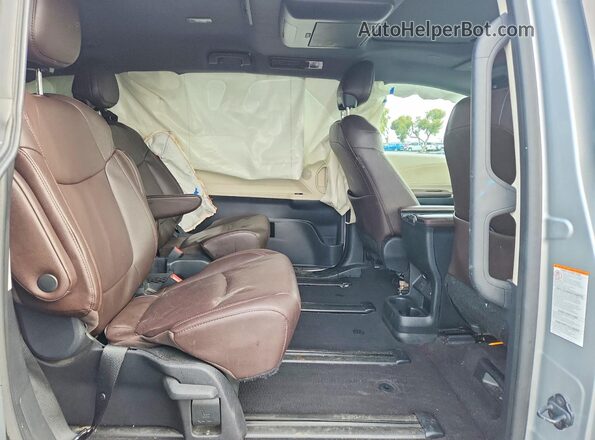 5TDESKFC9PS081293 2023 TOYOTA SIENNA Серебряный Вид задней части салона
