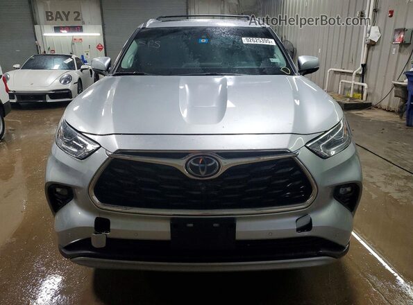 5TDFZRBH9LS043647 2020 TOYOTA HIGHLANDER Серебряный Вид спереди