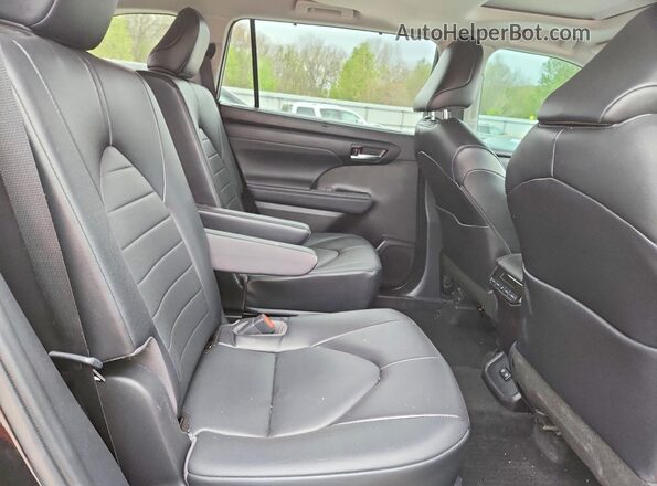 5TDGZRBH3MS559136 2021 TOYOTA HIGHLANDER Black Widok tylnych siedzeń