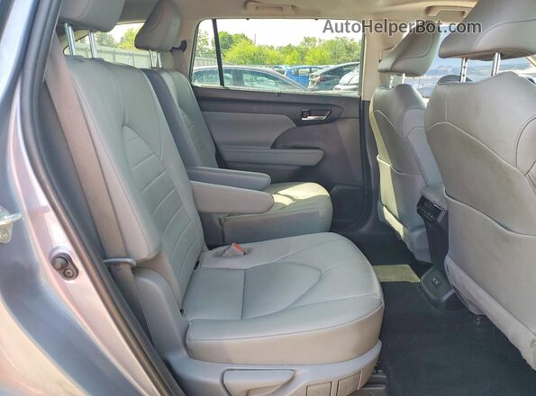 5TDGZRBH4LS043849 2020 TOYOTA HIGHLANDER Серый Вид задней части салона