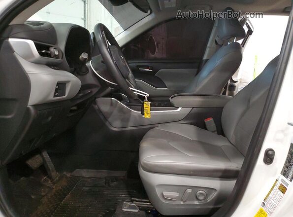 5TDGZRBH4LS504497 2020 TOYOTA LE Белый Вид салона спереди