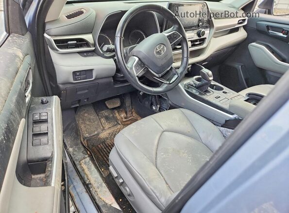 5TDGZRBH7MS096465 2021 TOYOTA HIGHLANDER Синий Вид панели приборов