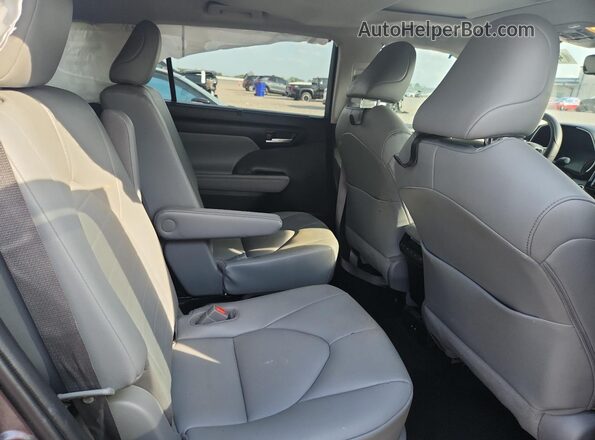 5TDHZRBH7LS050346 2020 TOYOTA HIGHLANDER Charcoal Widok wnętrza z tyłu