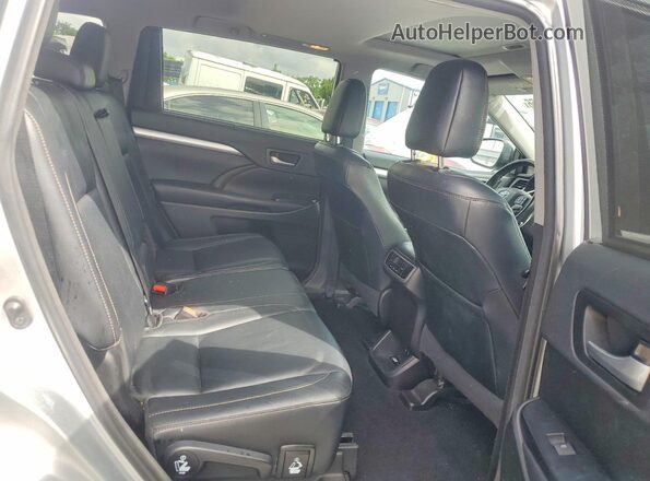 5TDJGRFH4JS041716 2018 TOYOTA HIGHLANDER Серый Вид задней части салона