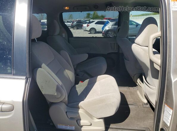 5TDJK3DC1GS134883 2016 TOYOTA SIENNA Cream Вид задньої частини салону