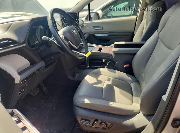 5TDJRKEC3MS033943 2021 TOYOTA SIENNA Silver Вид салону спереду