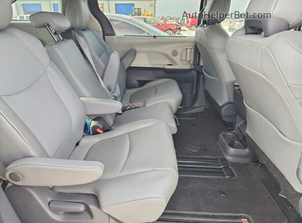 5TDJRKEC3MS033943 2021 TOYOTA SIENNA Silver Вид задньої частини салону