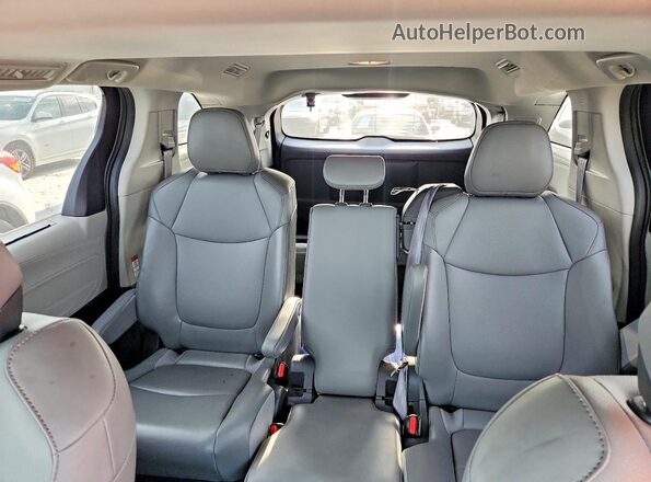 5TDJRKEC3MS033943 2021 TOYOTA SIENNA Silver Вид задніх сидінь