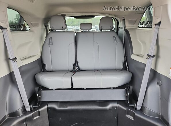 5TDJRKEC6MS039901 2021 TOYOTA SIENNA Silver უკანა სავარძლების ხედი