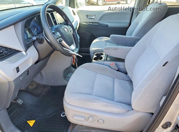 5TDJZ3DC2LS251362 2020 TOYOTA SIENNA Серебряный Вид салона спереди