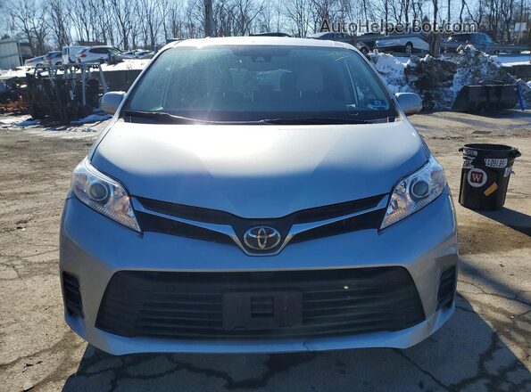 5TDJZ3DC2LS251362 2020 TOYOTA SIENNA Серебряный Вид спереди