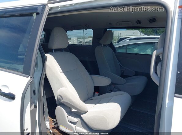 5TDJZ3DC3JS202605 2018 TOYOTA SIENNA White VIN კოდის სტიკერის ხედი