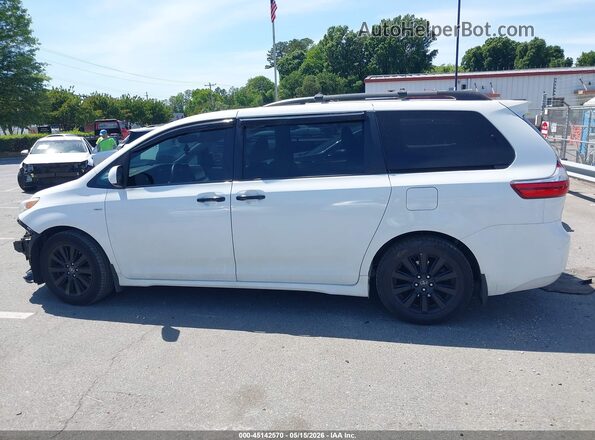 5TDJZ3DC3JS202605 2018 TOYOTA SIENNA White სალონის 360-გრადუსიანი ხედი