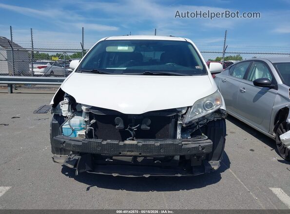 5TDJZ3DC3JS202605 2018 TOYOTA SIENNA White ხელსაწყოთა პანელის ხედი