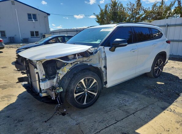 5TDJZRBH6MS119045 2021 TOYOTA HIGHLANDER Белый Передняя левая четверть