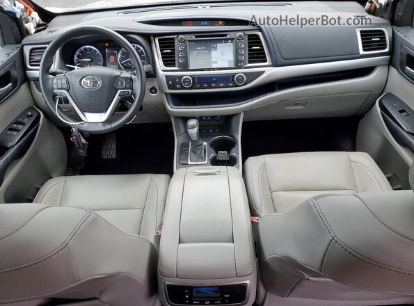 5TDJZRFH0HS422984 2017 TOYOTA LE Серебряный Вид панели приборов