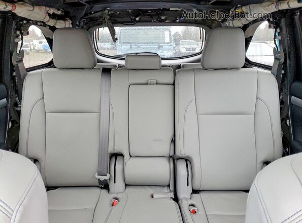 5TDJZRFH0HS422984 2017 TOYOTA LE Серебряный Вид задних сидений
