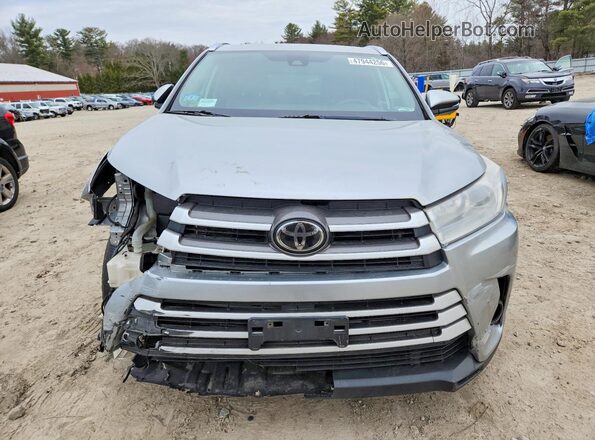 5TDJZRFH0JS539888 2018 TOYOTA HIGHLANDER Silver Front view