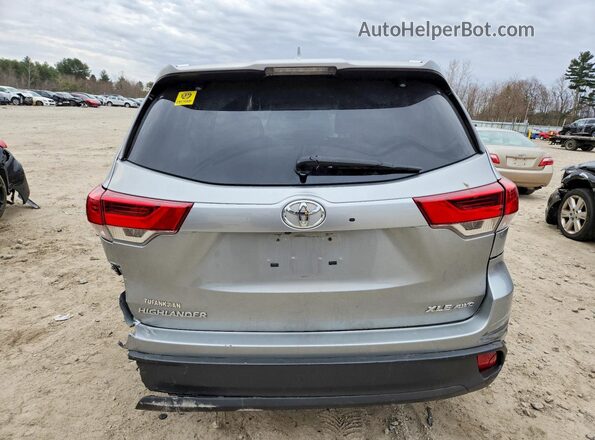 5TDJZRFH0JS539888 2018 TOYOTA HIGHLANDER Silver Rear view