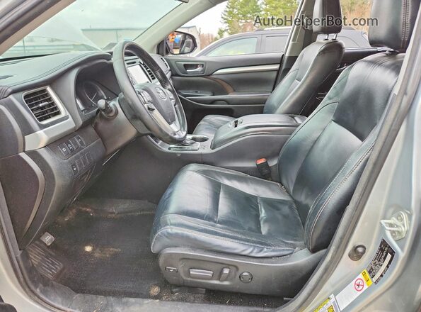5TDJZRFH0JS539888 2018 TOYOTA HIGHLANDER Silver Front interior view