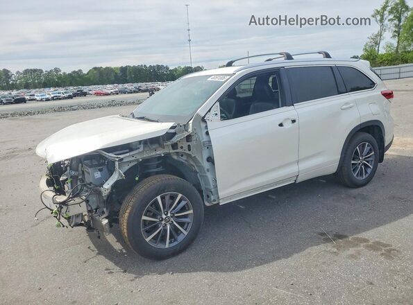 5TDJZRFH0JS543083 2018 TOYOTA HIGHLANDER Silver Vista tres cuartos delantera izquierda