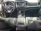 2018 Toyota Highlander Xle Awd Silver vin: 5TDJZRFH0JS543083
