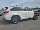 2018 Toyota Highlander Xle Awd Silver vin: 5TDJZRFH0JS543083