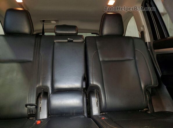 5TDJZRFH0JS872379 2018 TOYOTA HIGHLANDER Серебряный Вид задних сидений