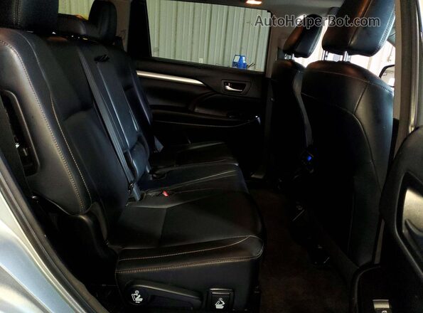 5TDJZRFH0JS872379 2018 TOYOTA HIGHLANDER Серебряный Вид задней части салона