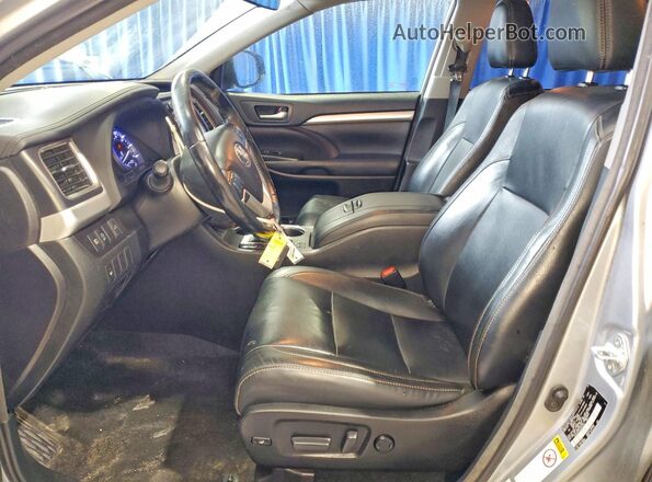 5TDJZRFH0JS872379 2018 TOYOTA HIGHLANDER Серебряный Вид салона спереди