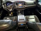 2018 Toyota Highlander Xle Серебряный vin: 5TDJZRFH0JS872379
