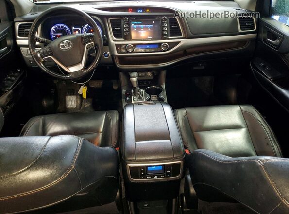 5TDJZRFH0JS872379 2018 TOYOTA HIGHLANDER Серебряный Вид панели приборов